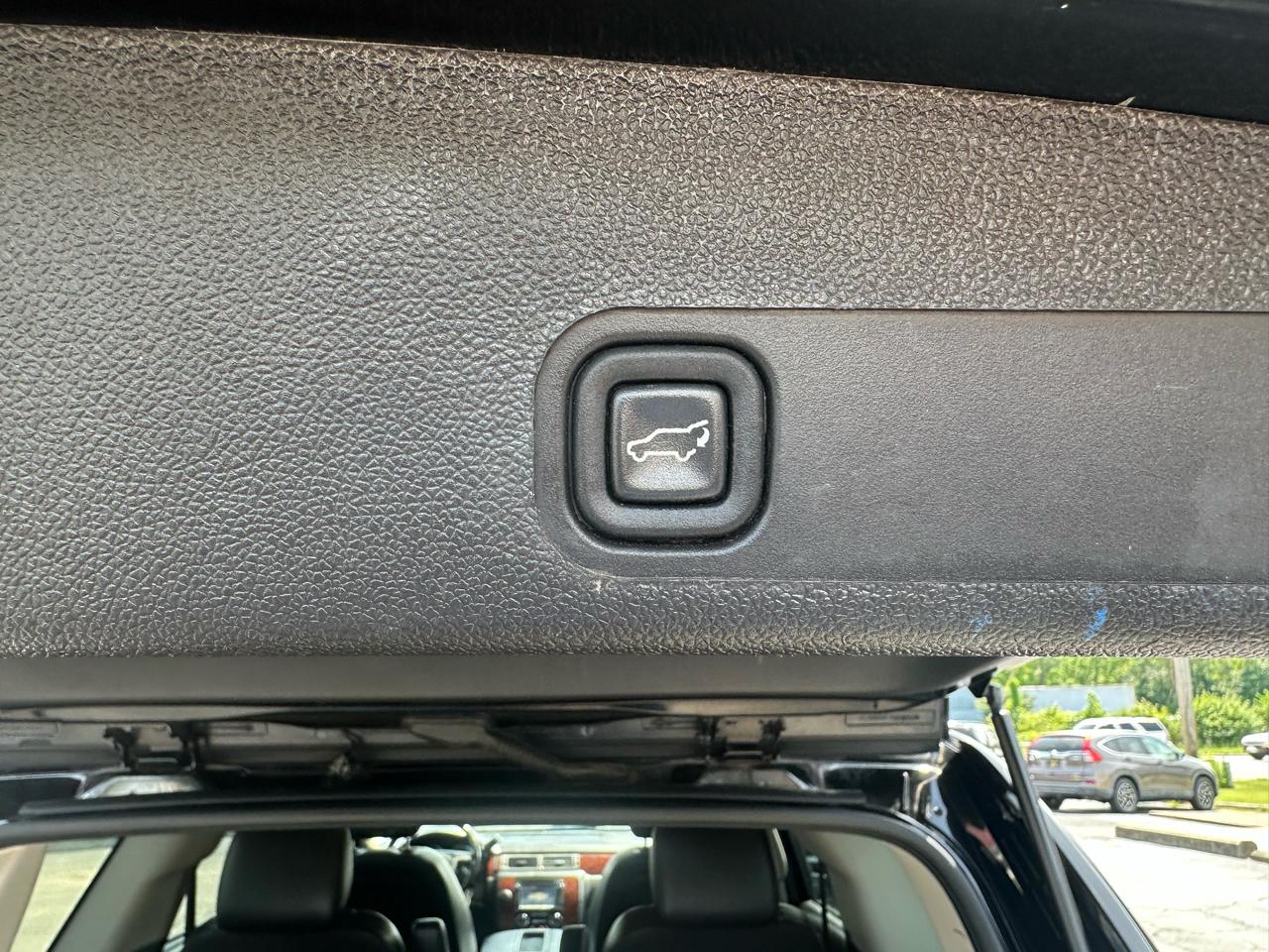 Chevrolet Tahoe 4WD 4dr 1500 LTZ 2012