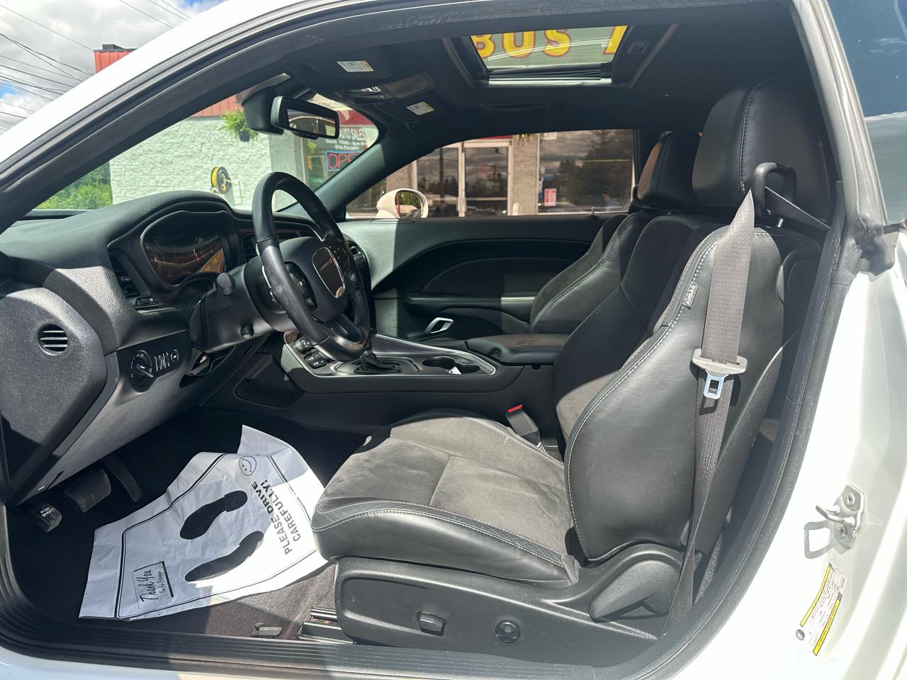 Dodge Challenger SXT Plus RWD 2018