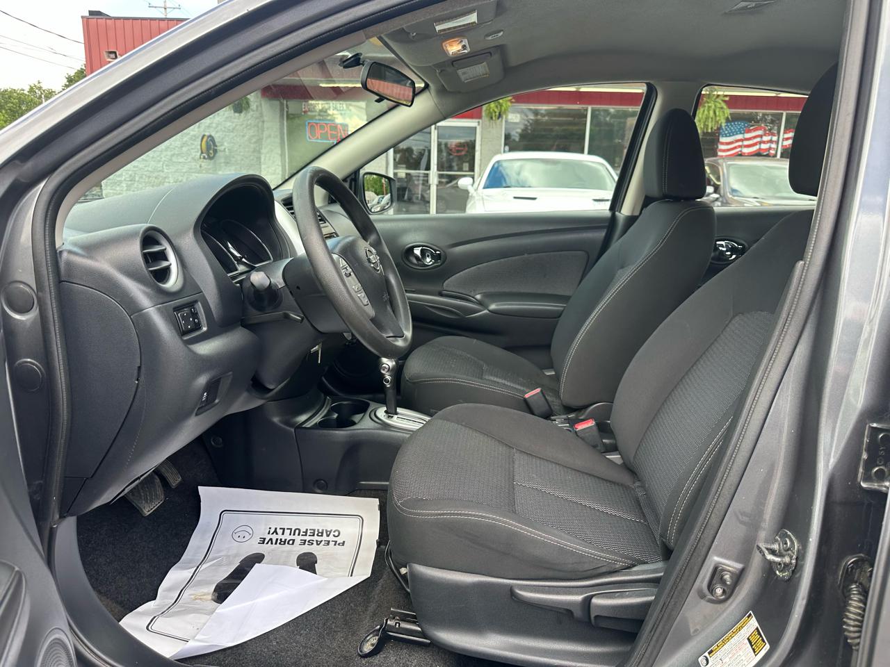 Nissan Versa 4dr Sdn CVT 1.6 SV 2016