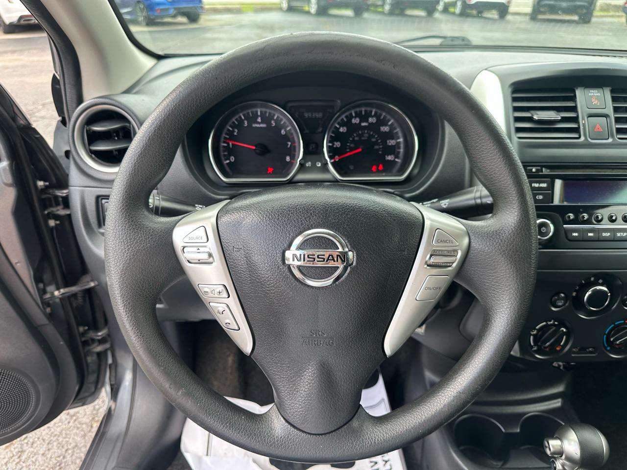 Nissan Versa 4dr Sdn CVT 1.6 SV 2016