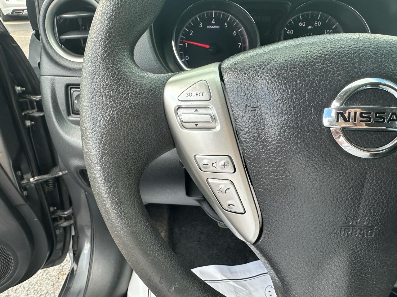 Nissan Versa 4dr Sdn CVT 1.6 SV 2016