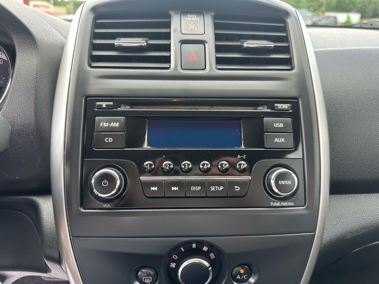 Nissan Versa 4dr Sdn CVT 1.6 SV 2016