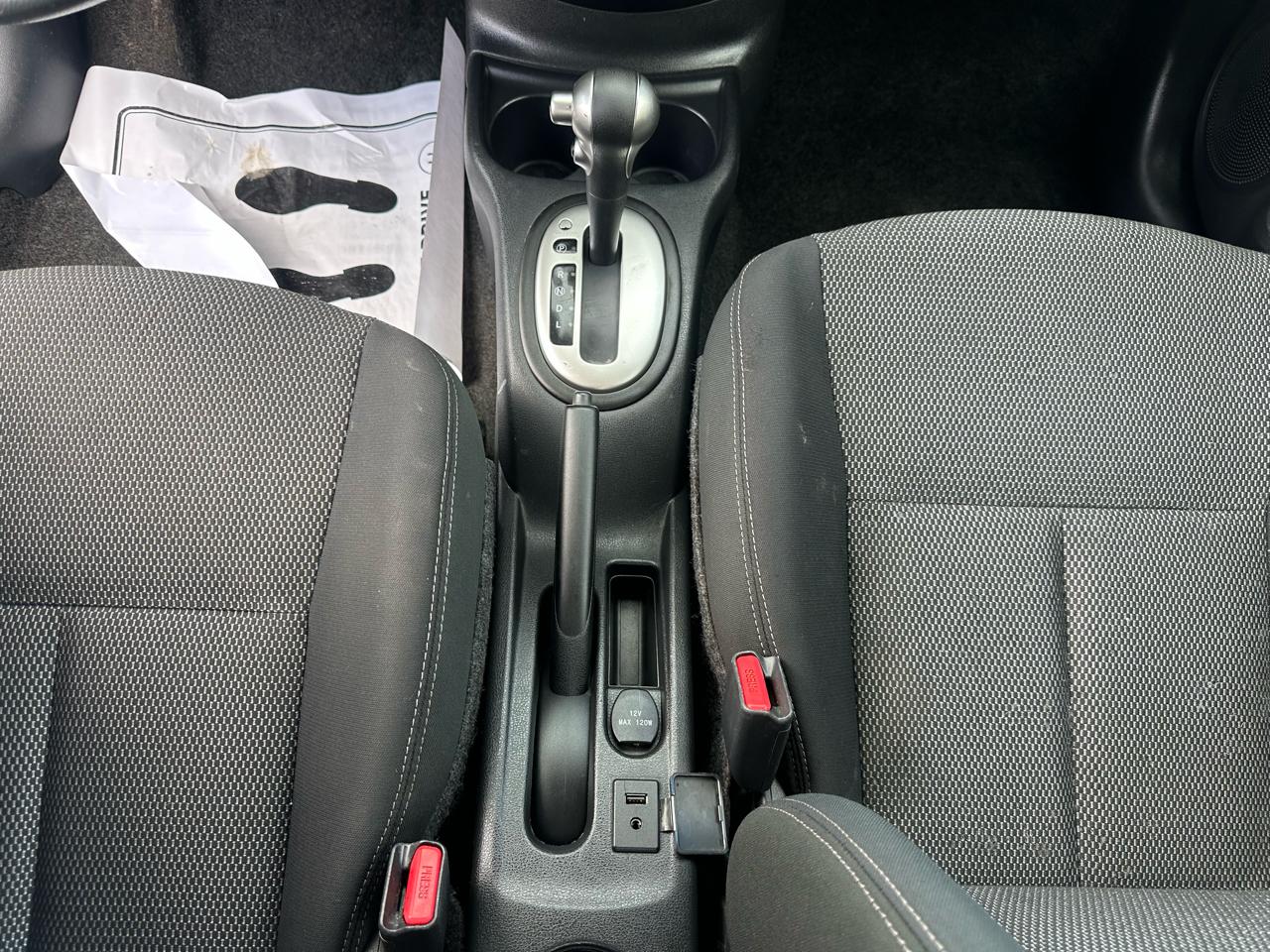 Nissan Versa 4dr Sdn CVT 1.6 SV 2016