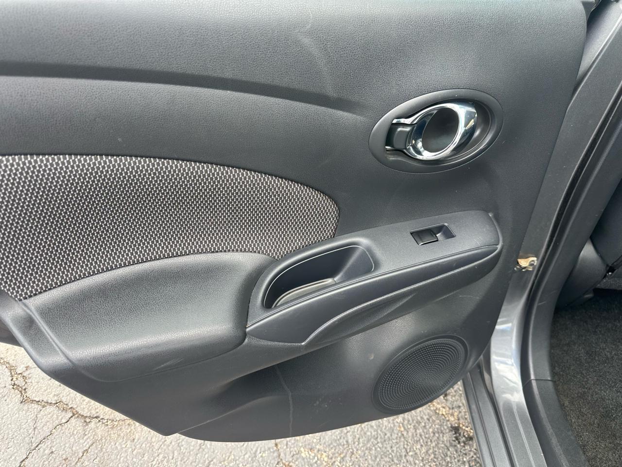 Nissan Versa 4dr Sdn CVT 1.6 SV 2016