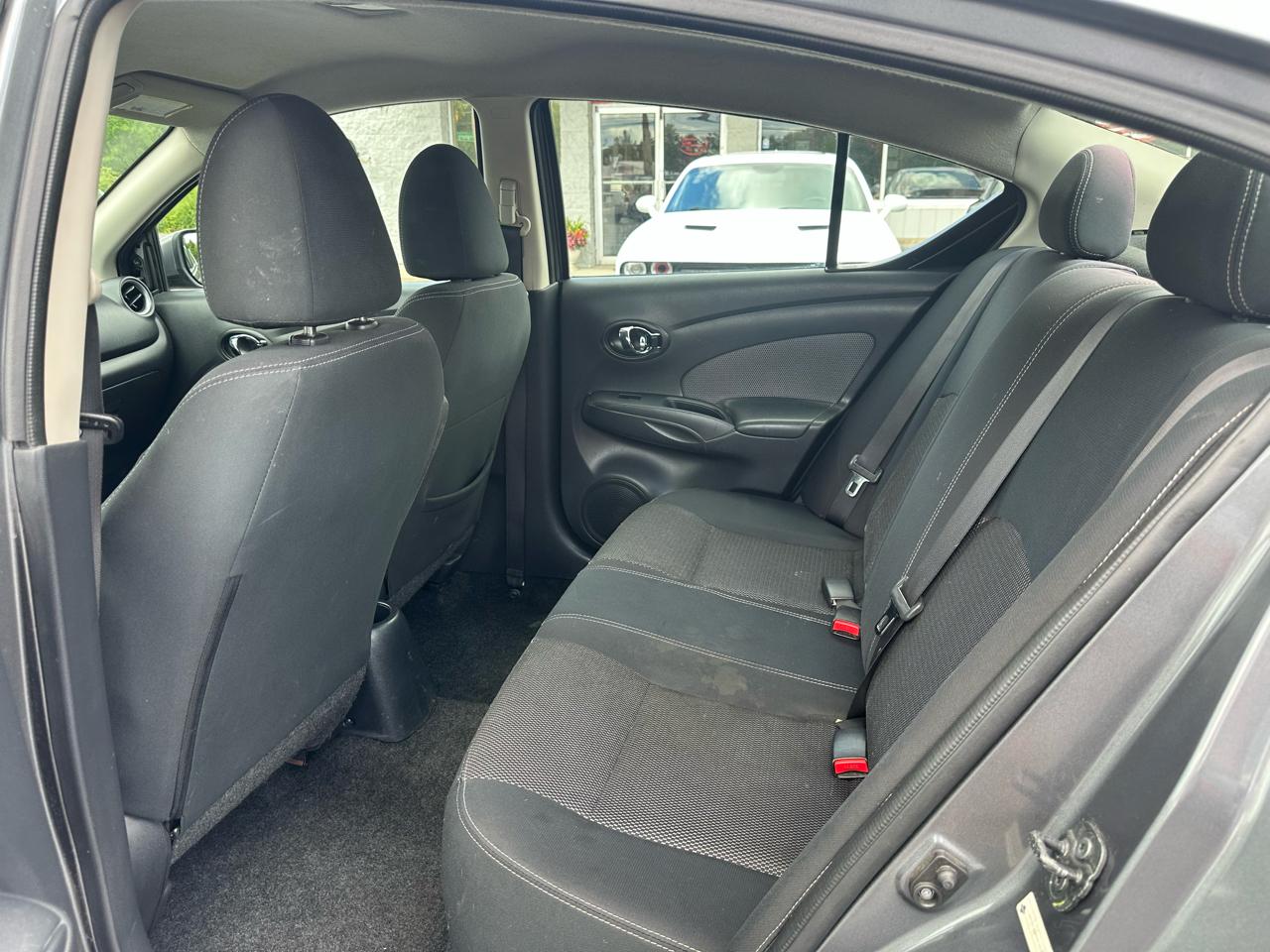 Nissan Versa 4dr Sdn CVT 1.6 SV 2016