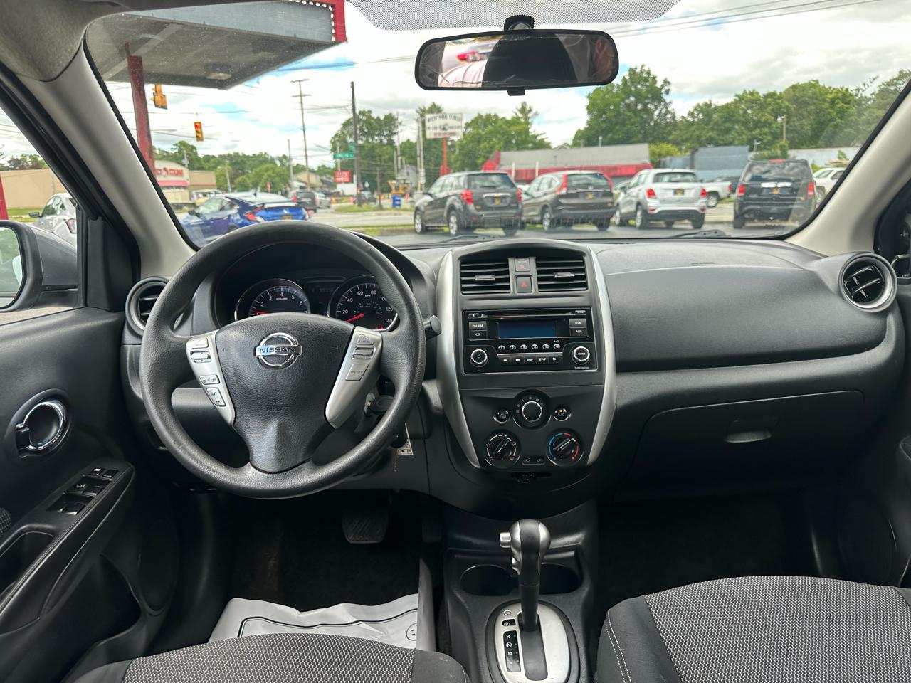 Nissan Versa 4dr Sdn CVT 1.6 SV 2016