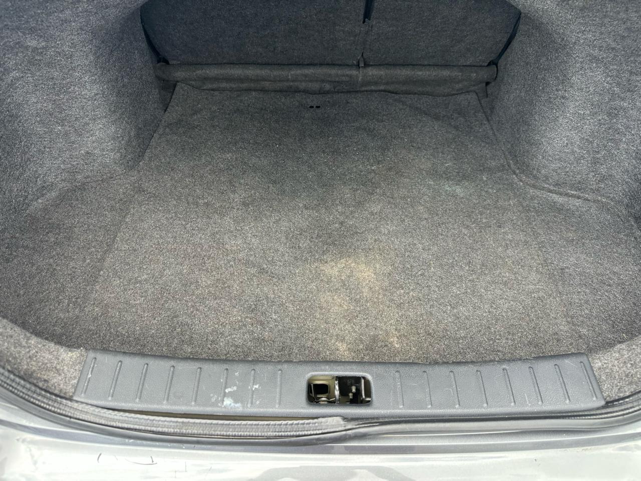 Nissan Versa 4dr Sdn CVT 1.6 SV 2016