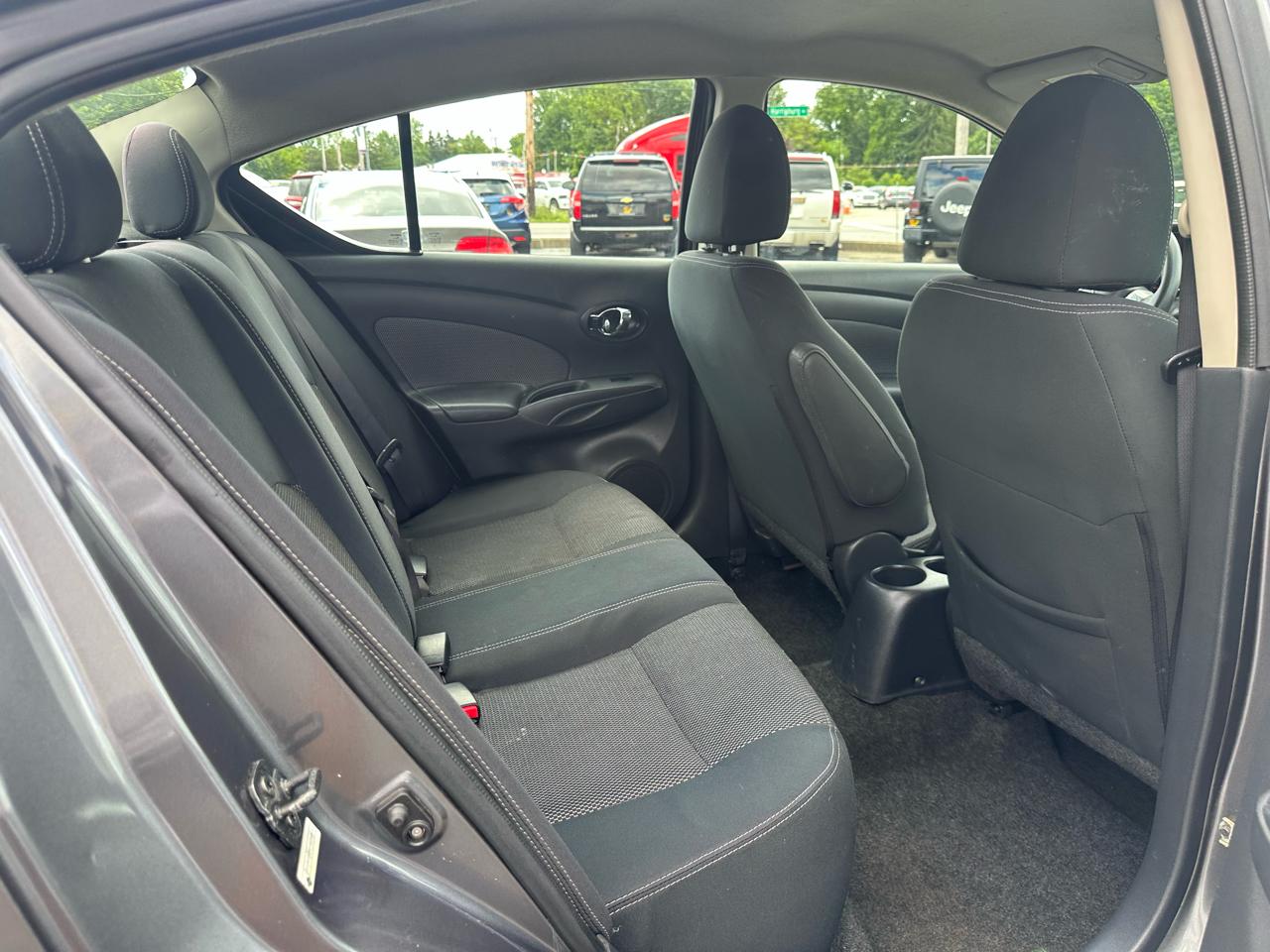 Nissan Versa 4dr Sdn CVT 1.6 SV 2016