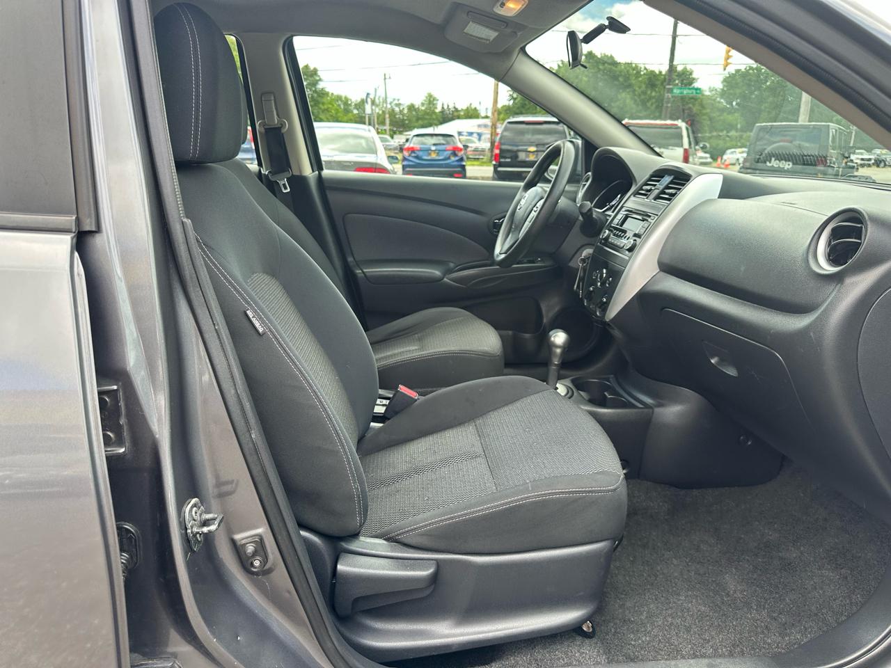 Nissan Versa 4dr Sdn CVT 1.6 SV 2016