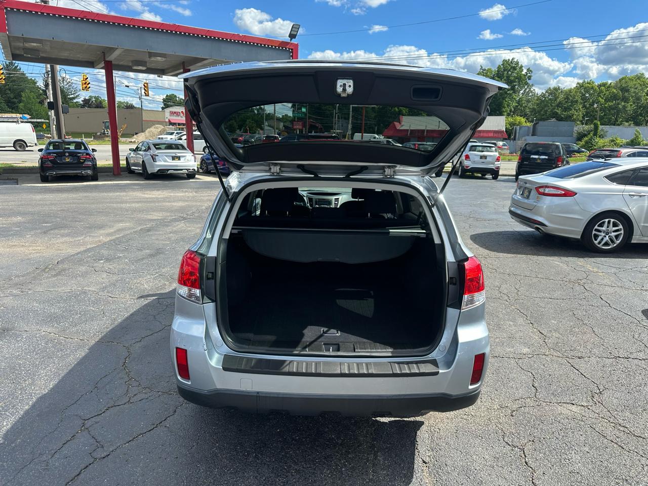 Subaru Outback 4dr Wgn H4 Auto 2.5i Premium 2012