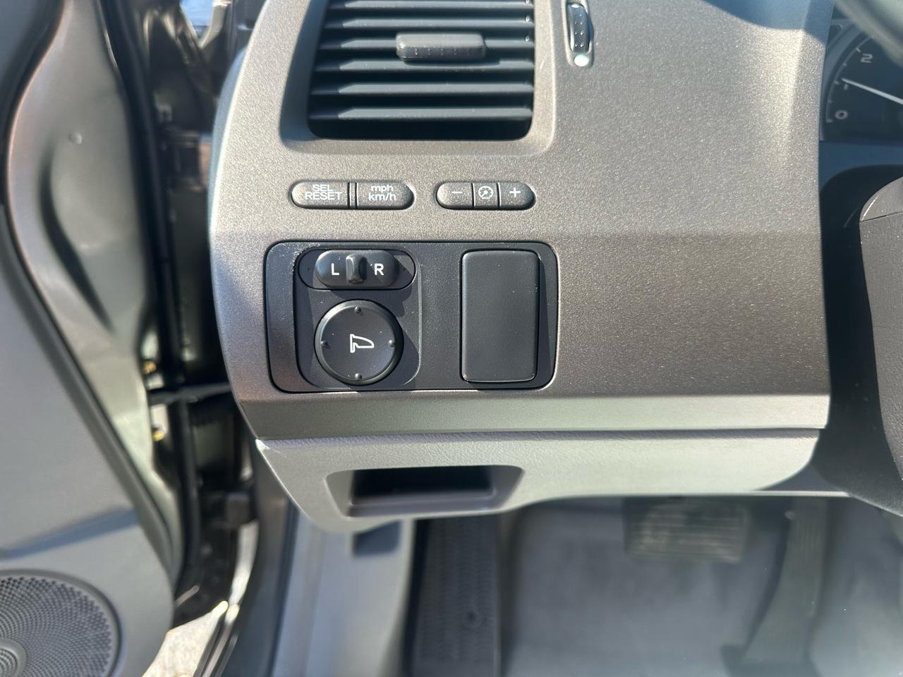 Honda Civic Cpe LX AT 2006