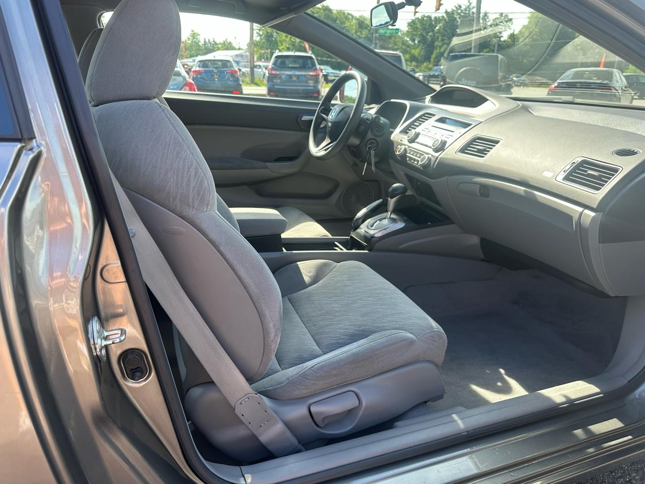 Honda Civic Cpe LX AT 2006