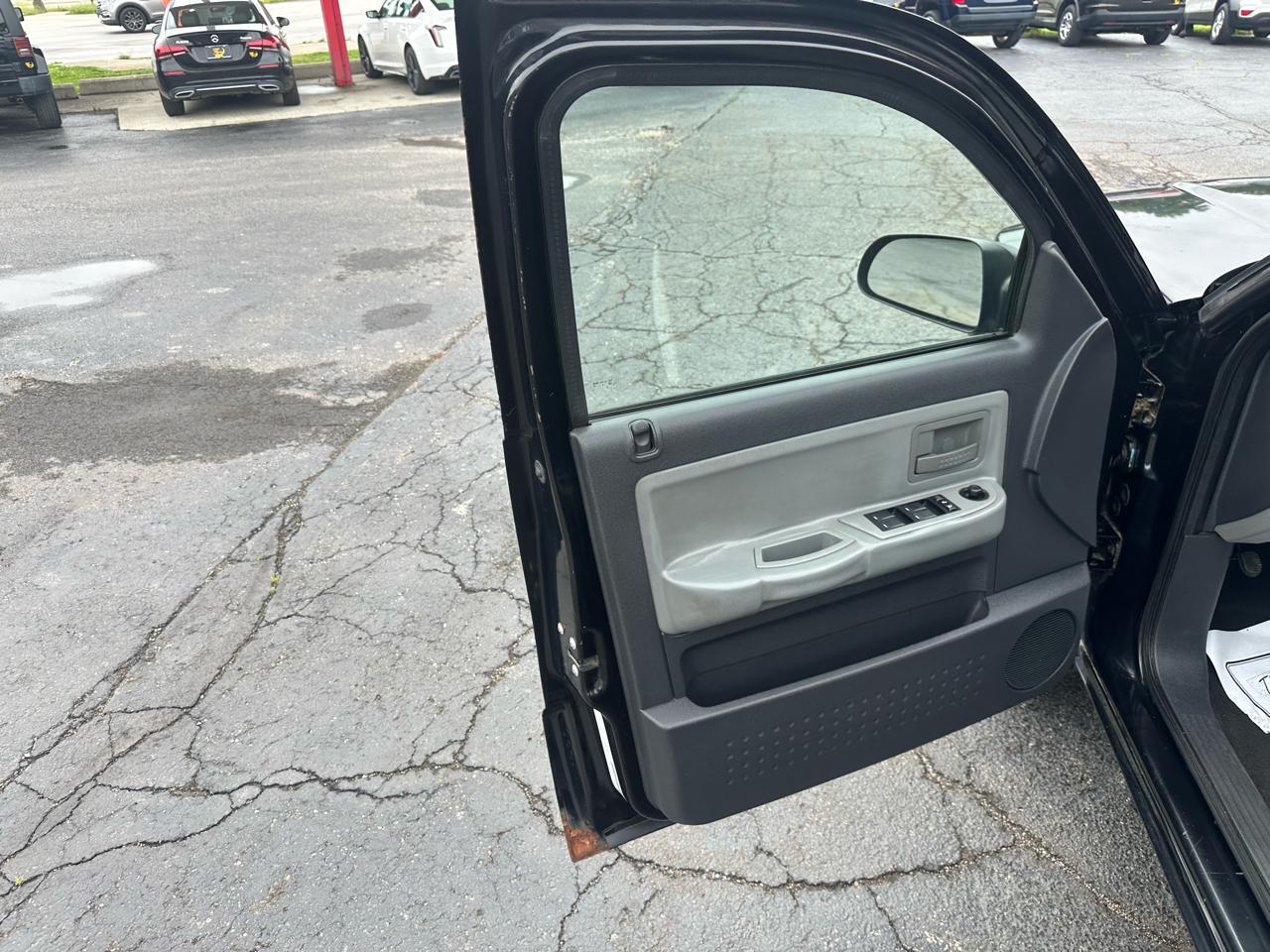 Dodge Dakota 4WD Crew Cab SXT 2008