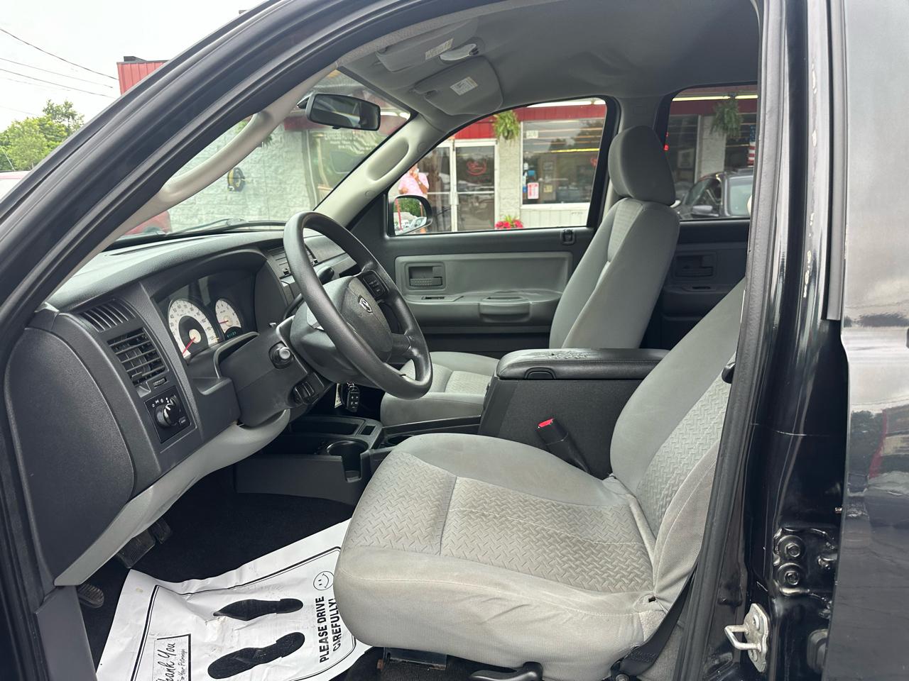 Dodge Dakota 4WD Crew Cab SXT 2008