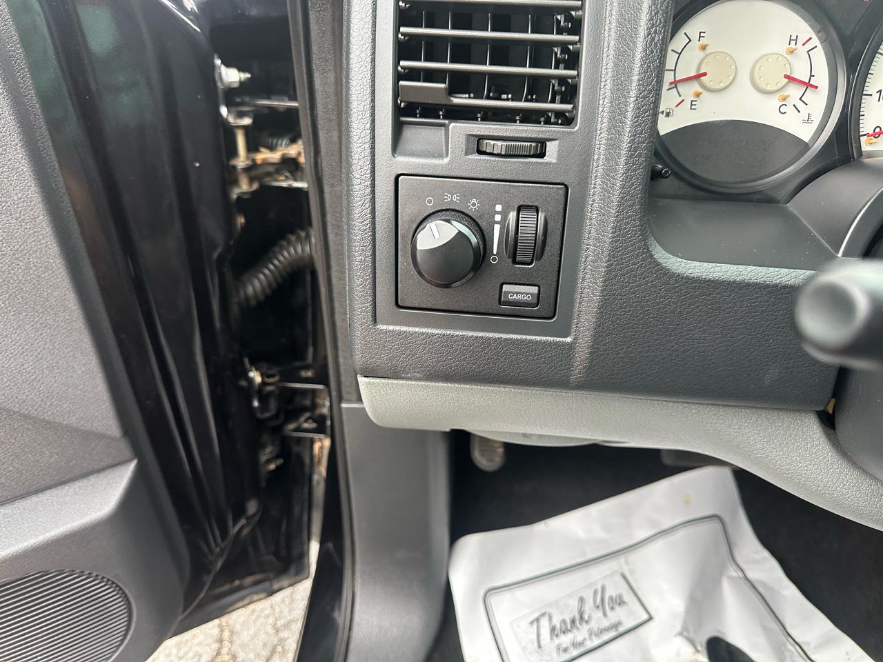 Dodge Dakota 4WD Crew Cab SXT 2008