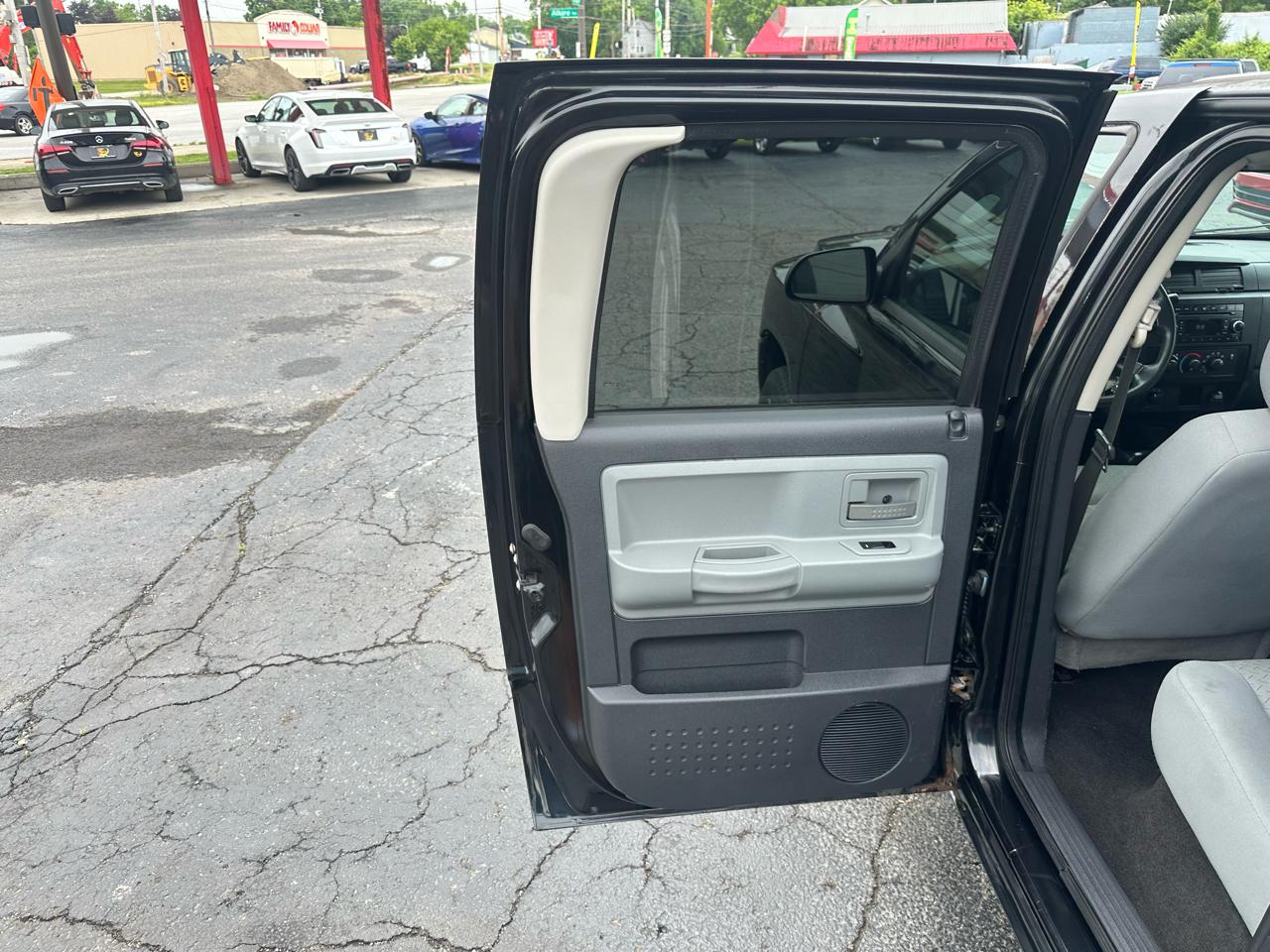 Dodge Dakota 4WD Crew Cab SXT 2008