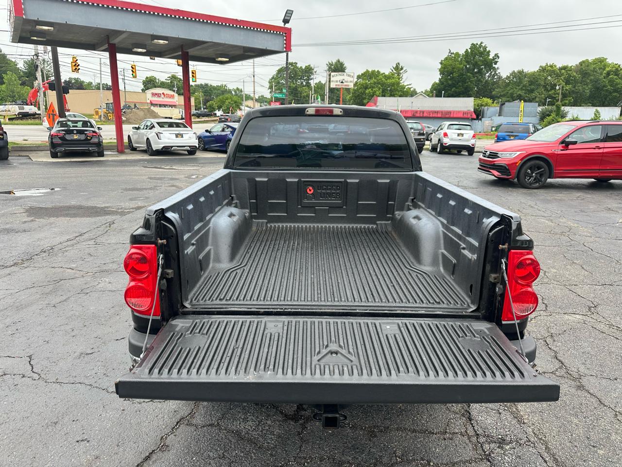 Dodge Dakota 4WD Crew Cab SXT 2008