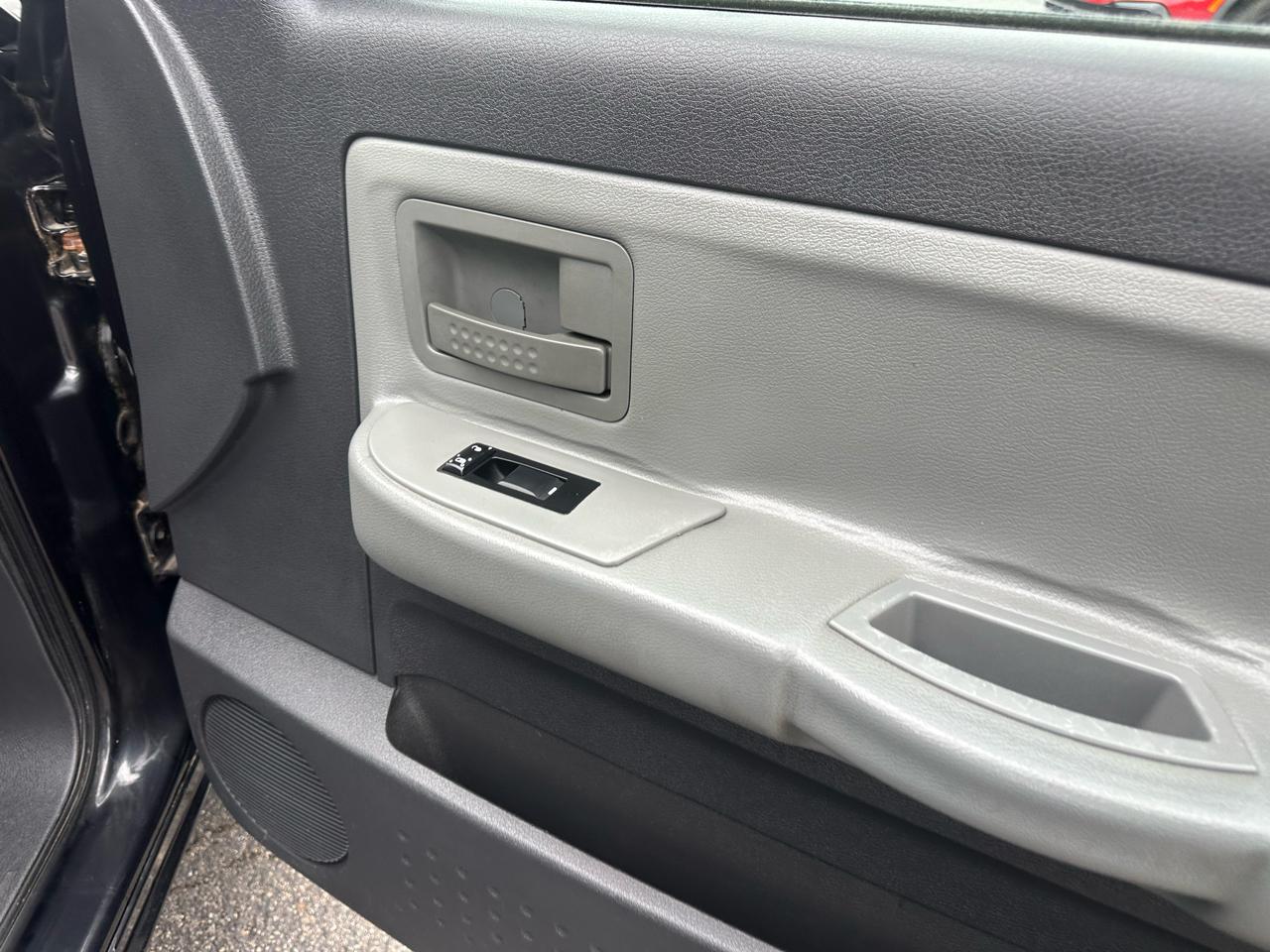 Dodge Dakota 4WD Crew Cab SXT 2008