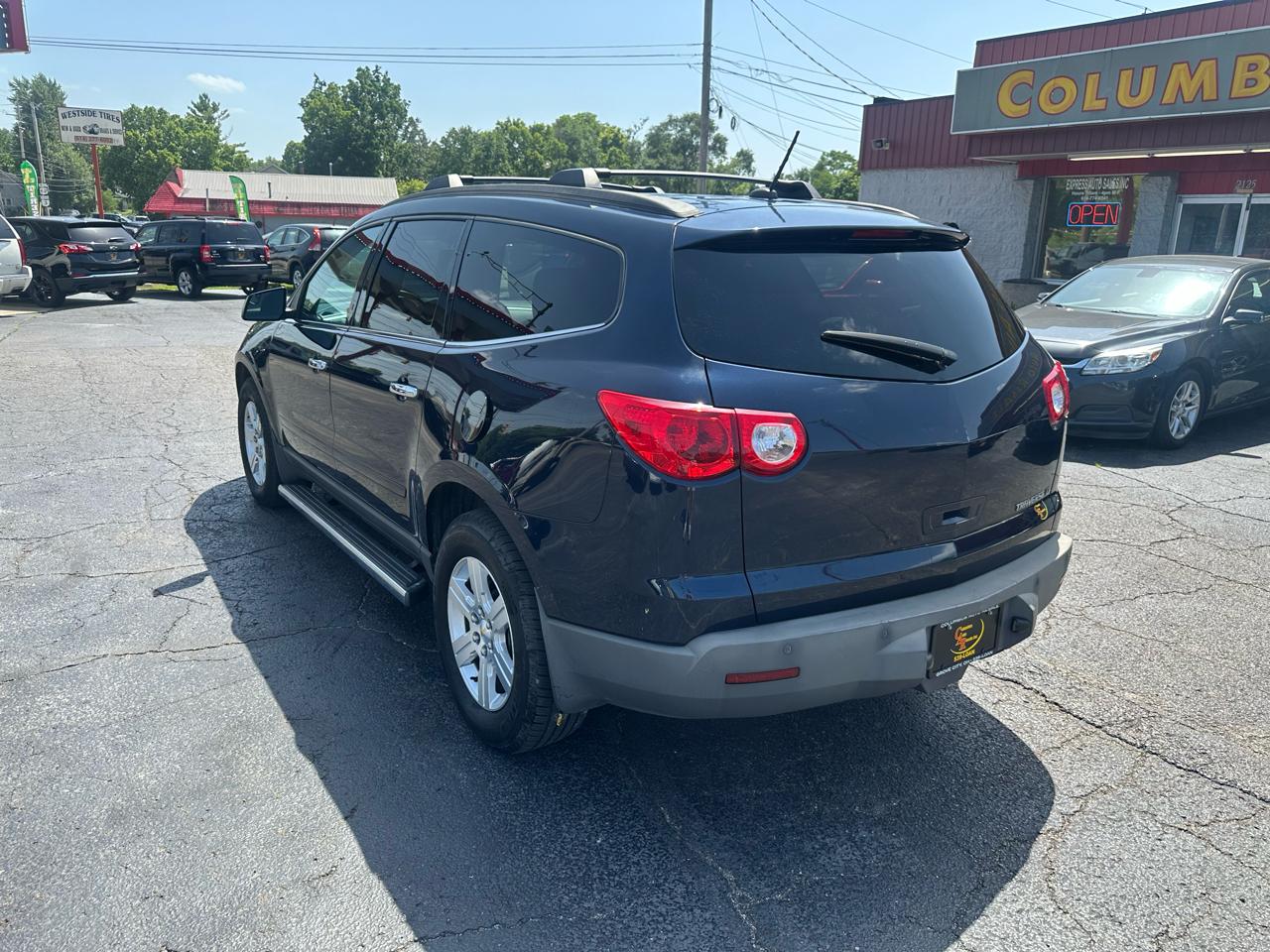 Chevrolet Traverse FWD 4dr LT w/1LT 2011