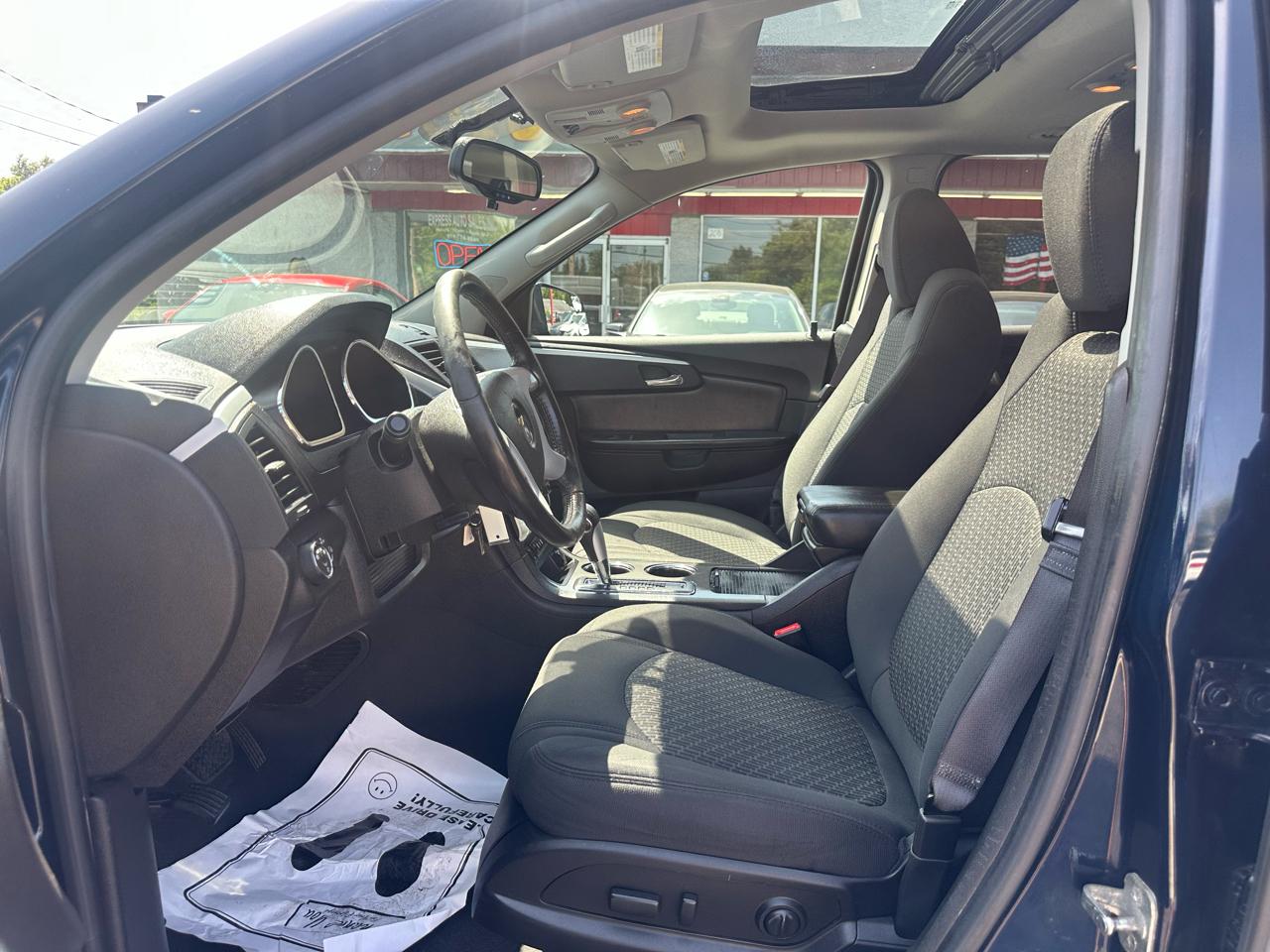 Chevrolet Traverse FWD 4dr LT w/1LT 2011