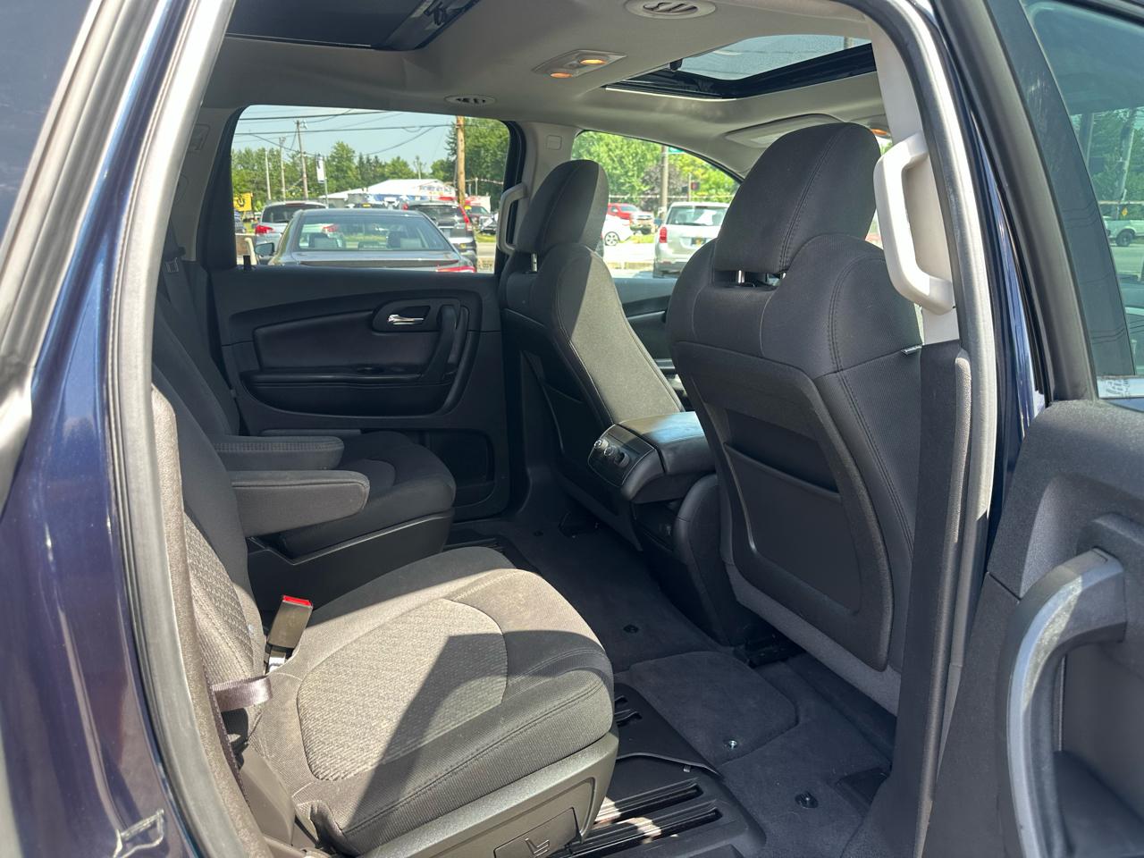 Chevrolet Traverse FWD 4dr LT w/1LT 2011