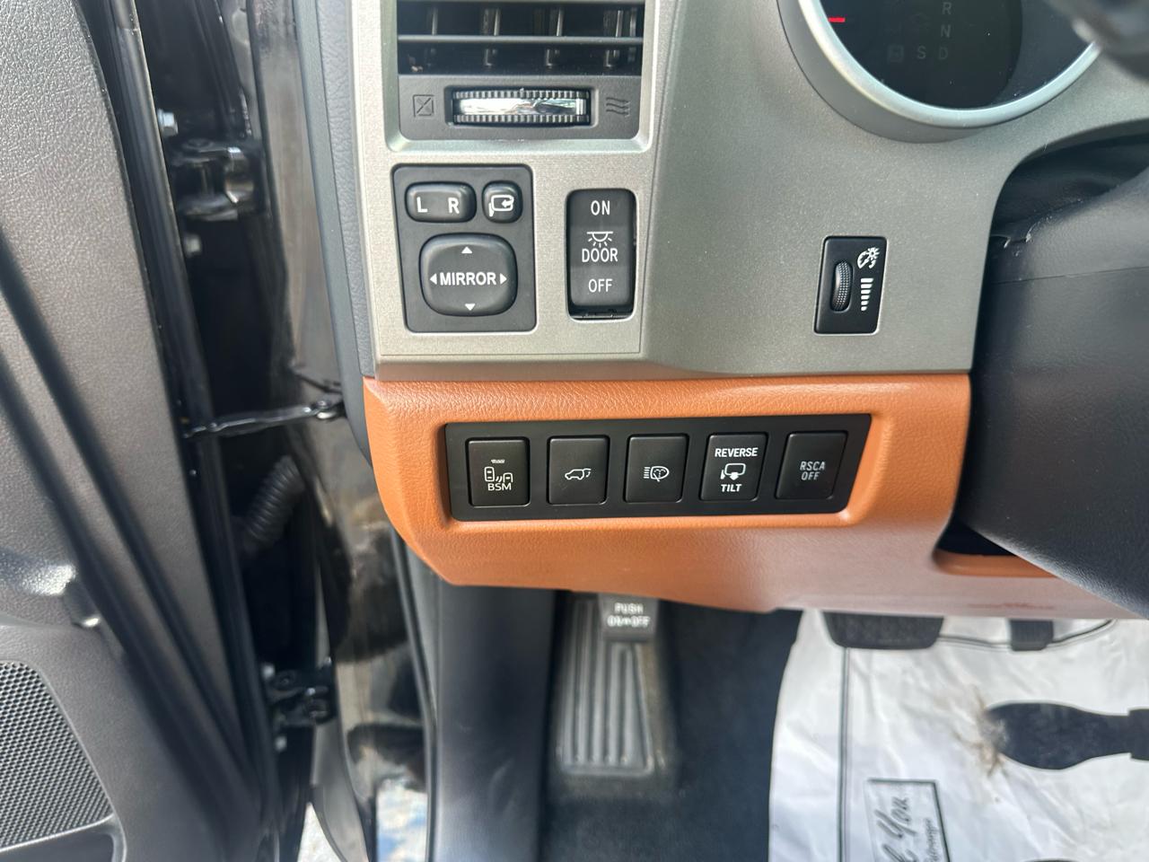 Toyota Sequoia 4WD 5.7L FFV Platinum (Natl) 2014
