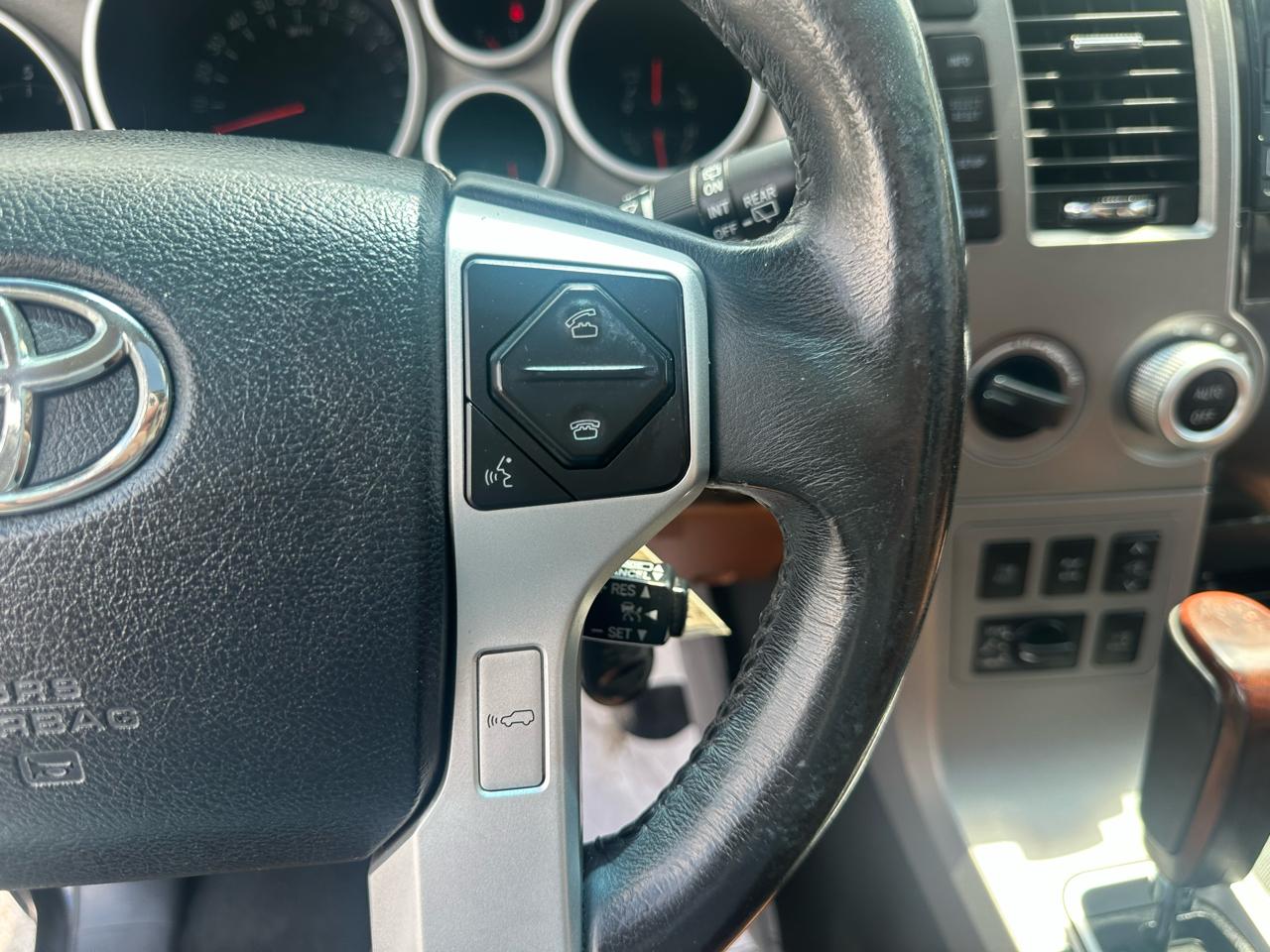 Toyota Sequoia 4WD 5.7L FFV Platinum (Natl) 2014