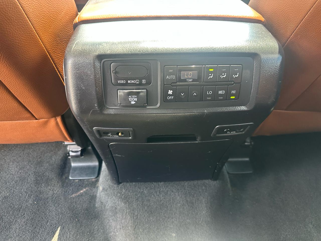 Toyota Sequoia 4WD 5.7L FFV Platinum (Natl) 2014