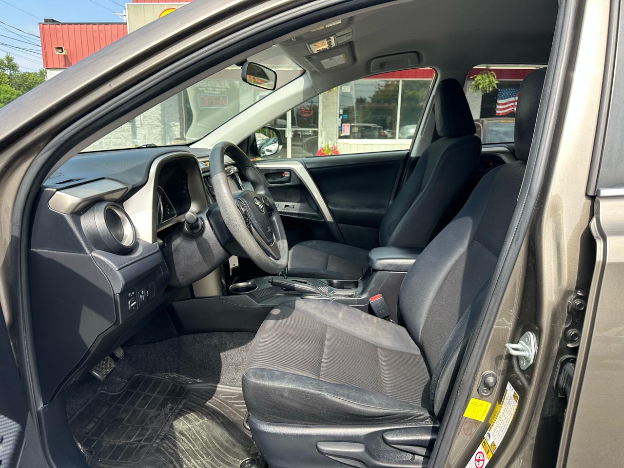 Toyota RAV4 FWD 4dr LE (Natl) 2015