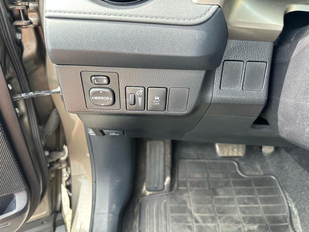 Toyota RAV4 FWD 4dr LE (Natl) 2015