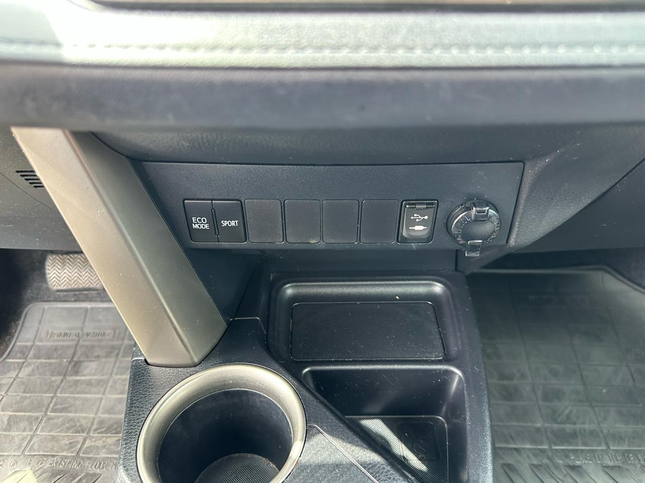 Toyota RAV4 FWD 4dr LE (Natl) 2015
