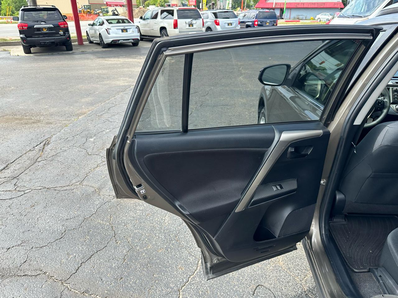 Toyota RAV4 FWD 4dr LE (Natl) 2015