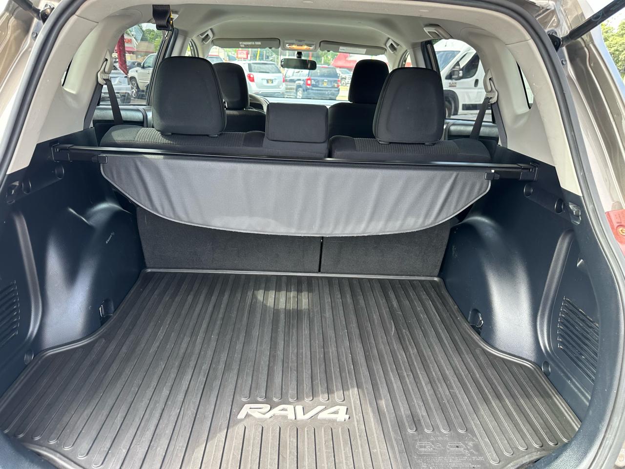 Toyota RAV4 FWD 4dr LE (Natl) 2015