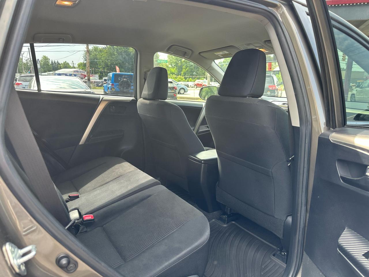 Toyota RAV4 FWD 4dr LE (Natl) 2015