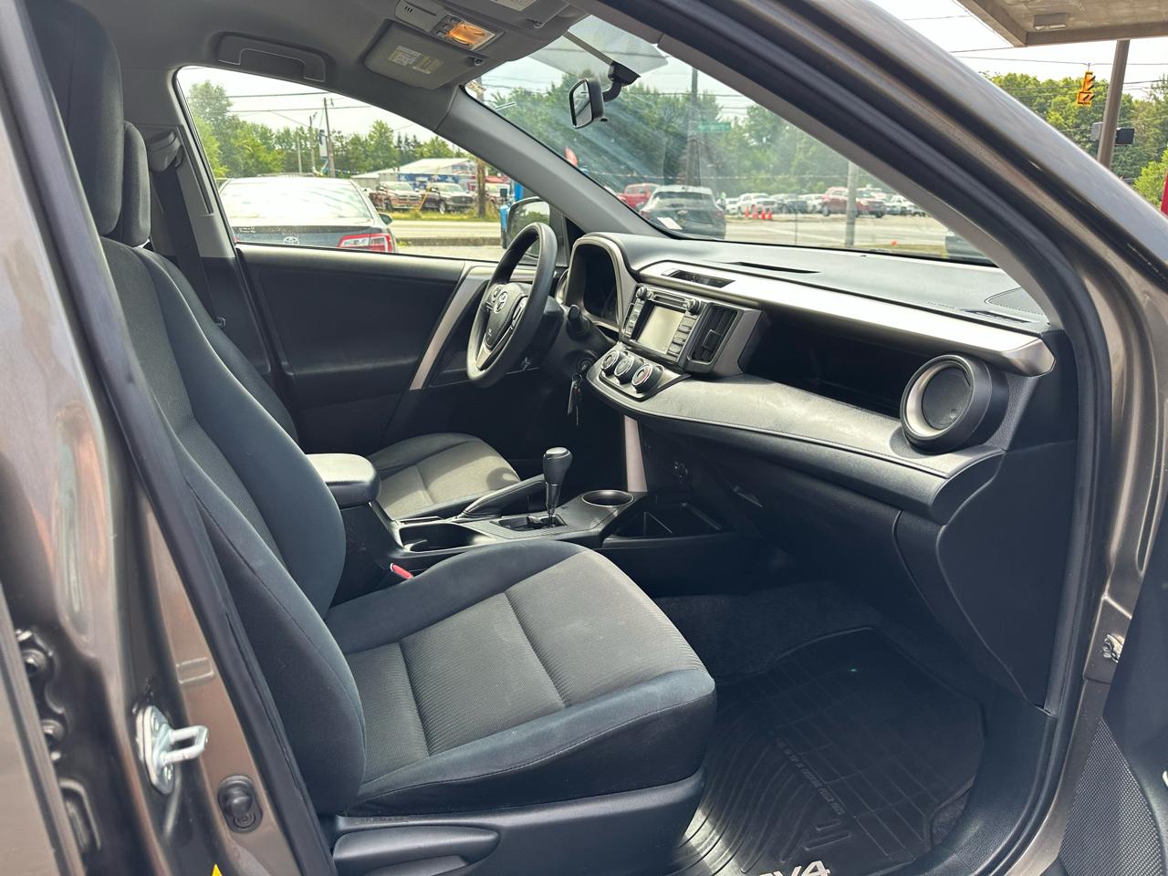 Toyota RAV4 FWD 4dr LE (Natl) 2015