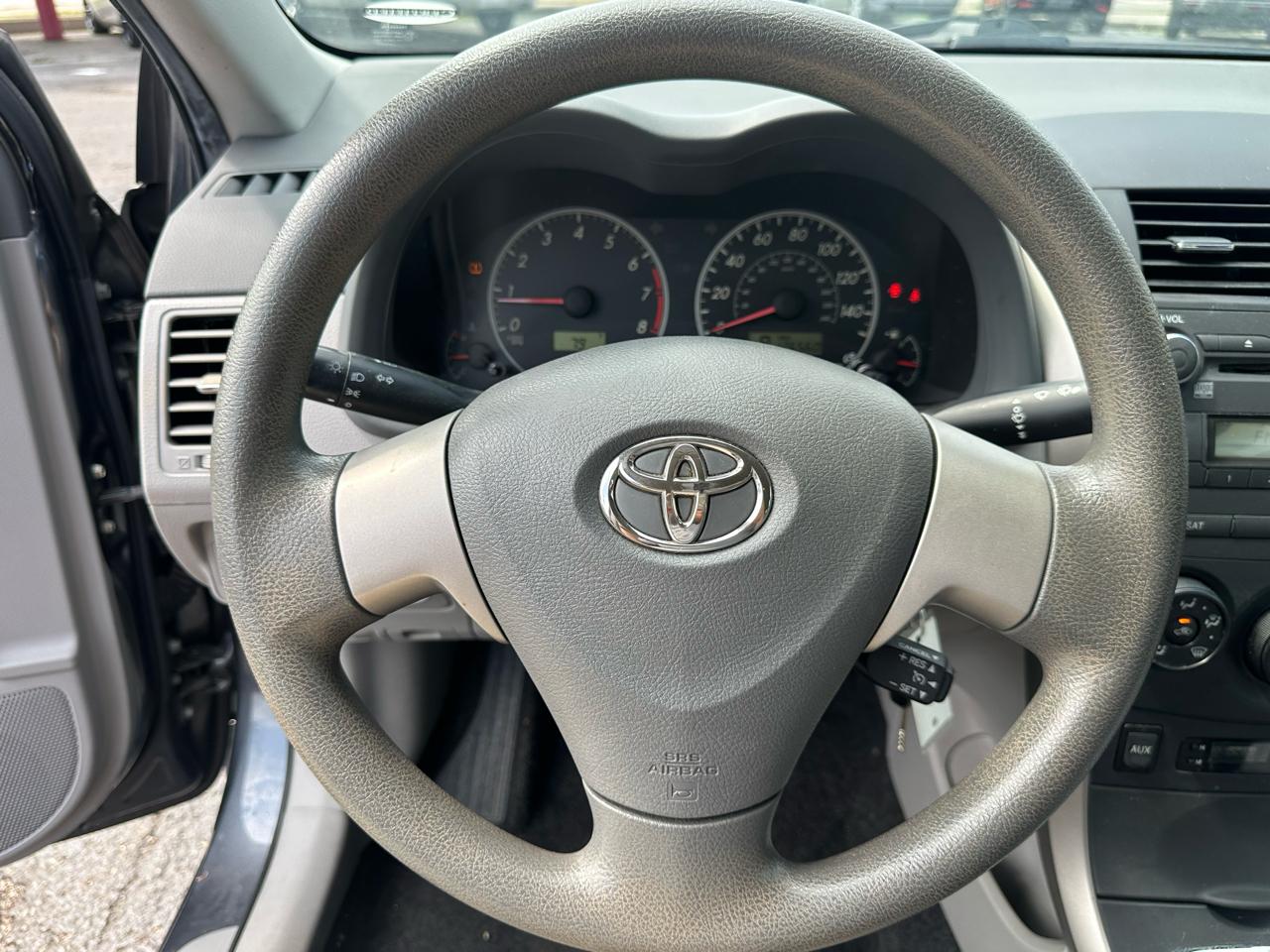 Toyota Corolla 4dr Sdn Man (Natl) 2010