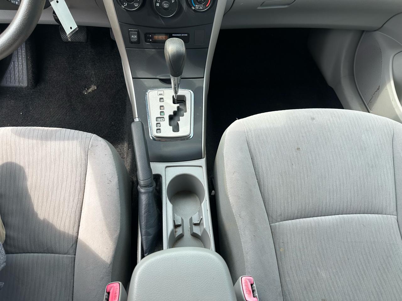 Toyota Corolla 4dr Sdn Man (Natl) 2010