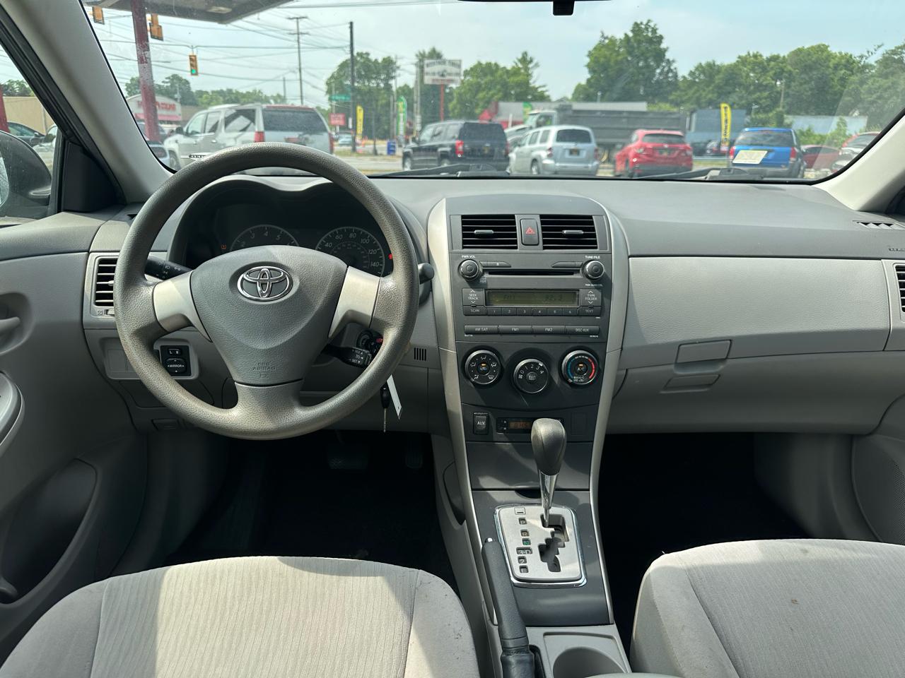 Toyota Corolla 4dr Sdn Man (Natl) 2010