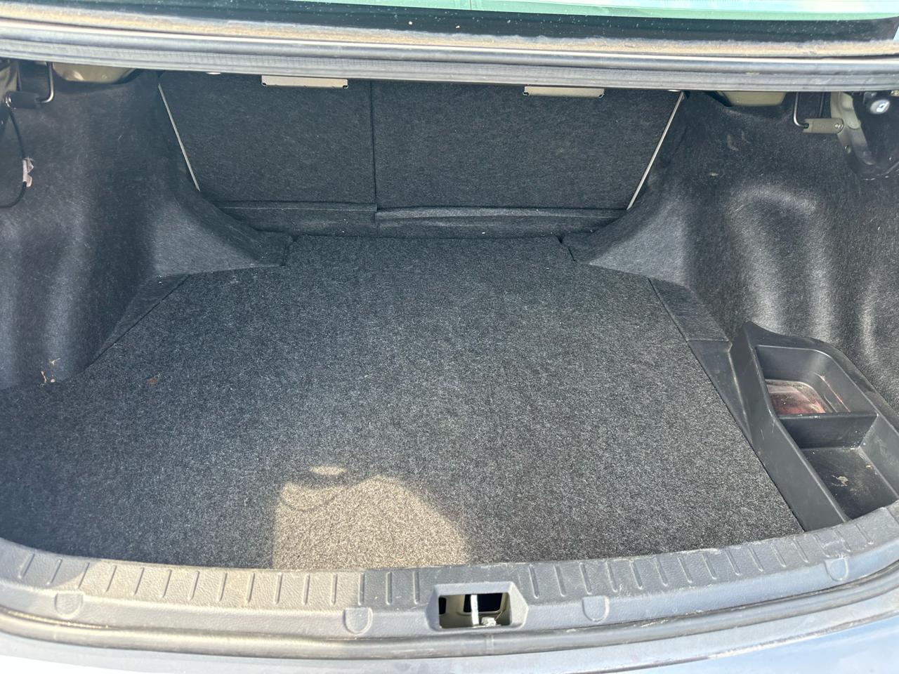 Toyota Corolla 4dr Sdn Man (Natl) 2010