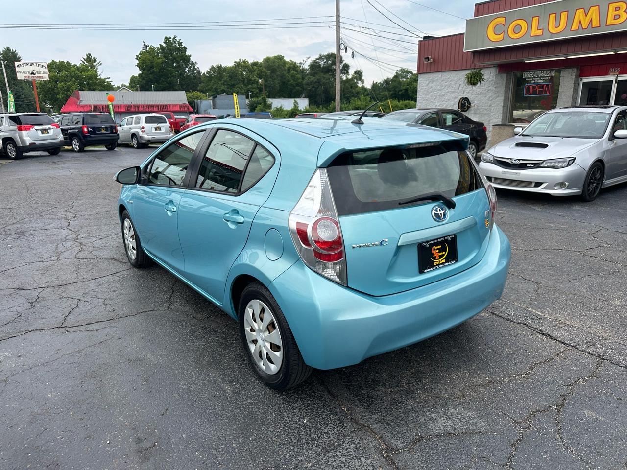 Toyota Prius c 5dr HB Three (Natl) 2013