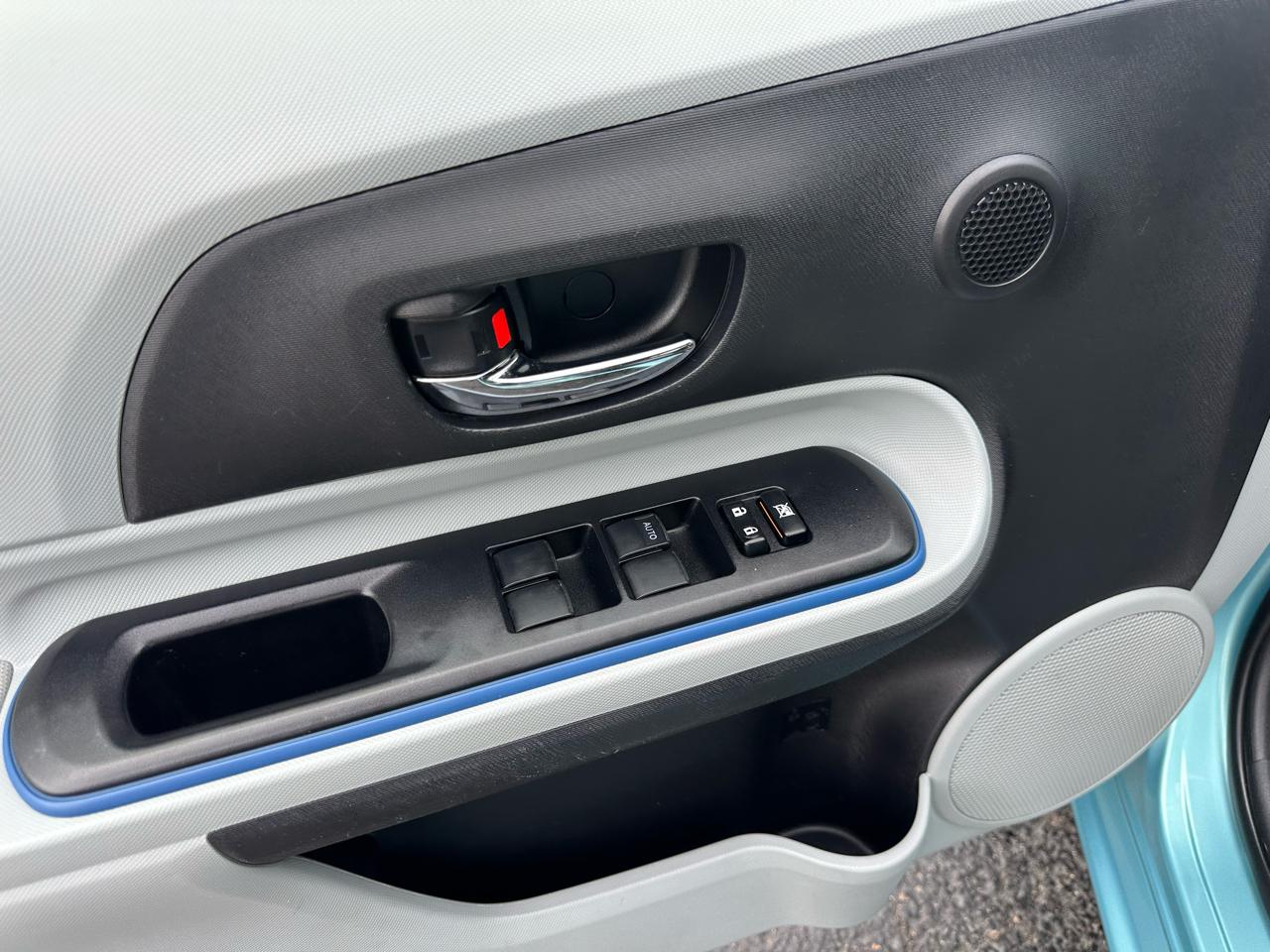 Toyota Prius c 5dr HB Three (Natl) 2013