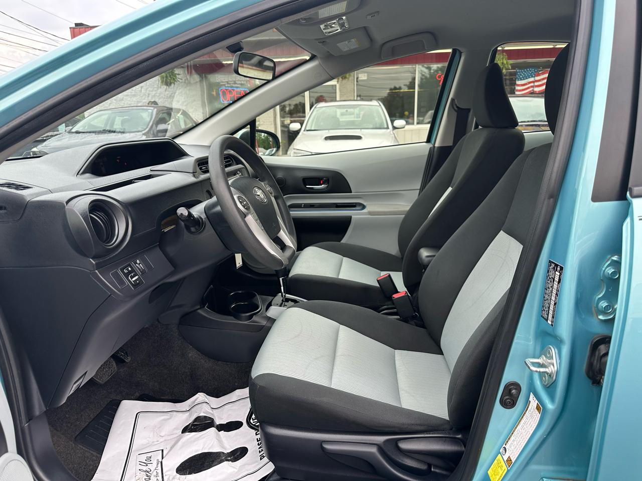 Toyota Prius c 5dr HB Three (Natl) 2013