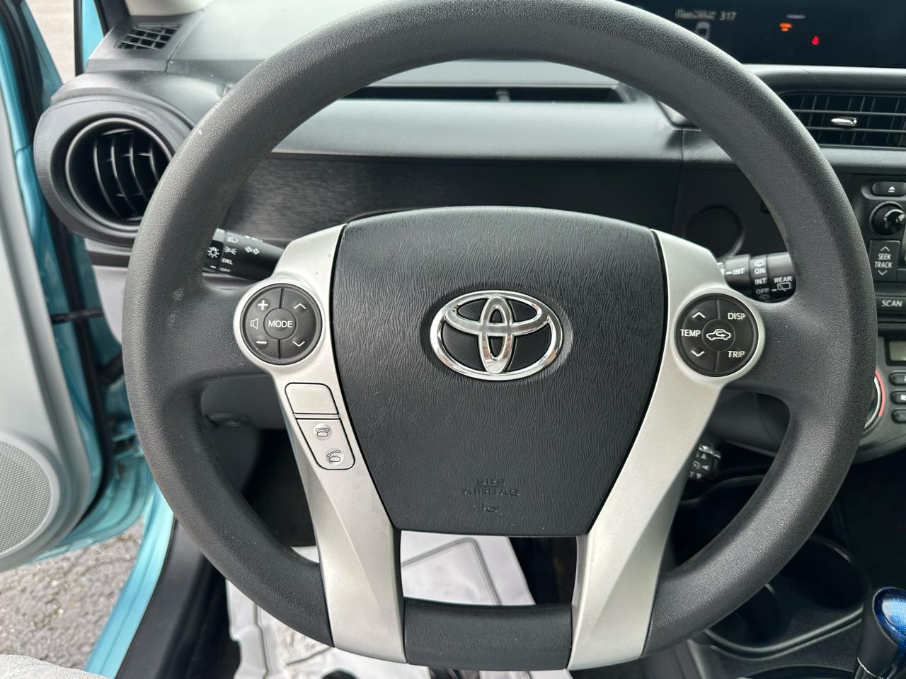 Toyota Prius c 5dr HB Three (Natl) 2013