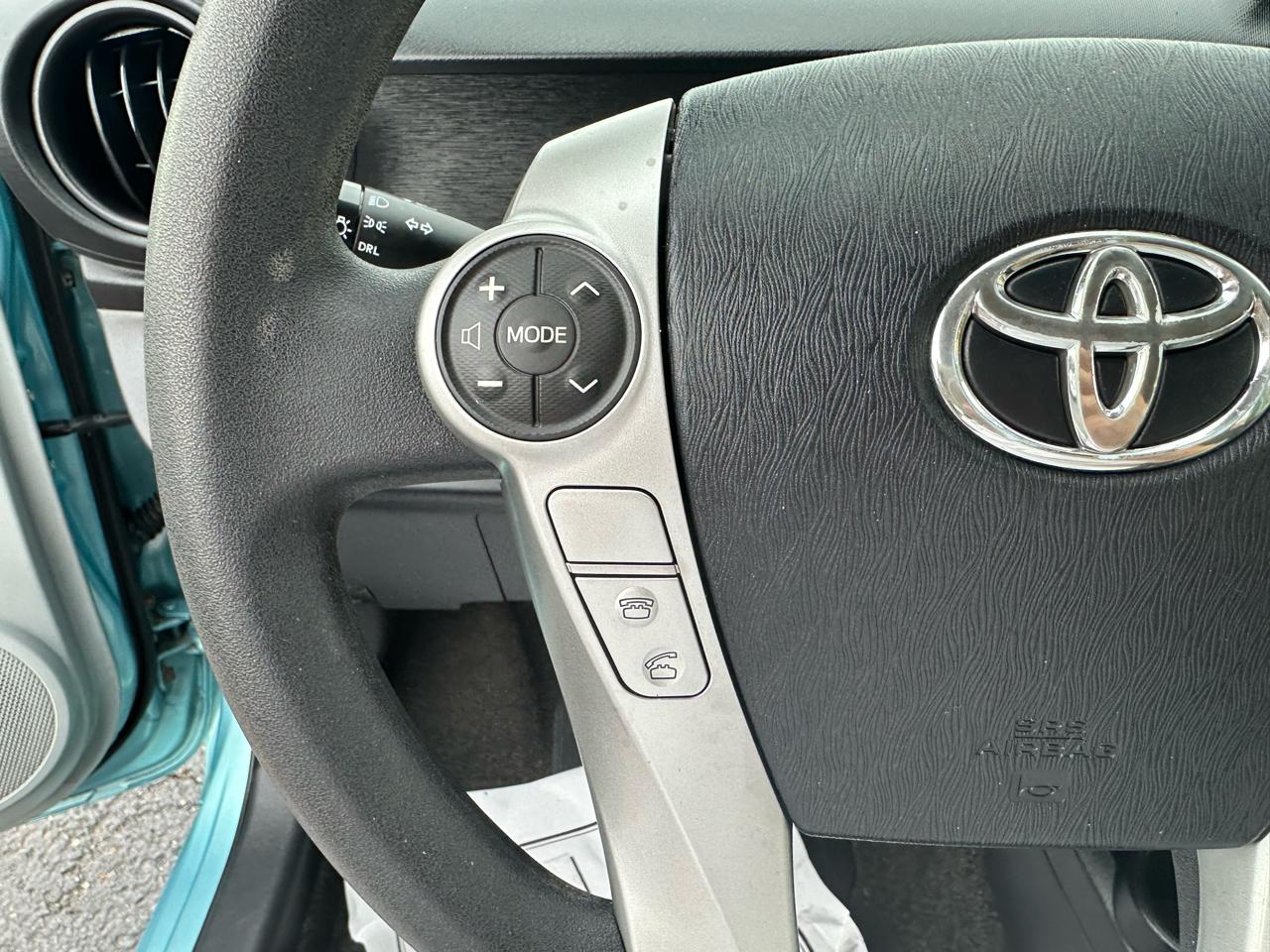 Toyota Prius c 5dr HB Three (Natl) 2013