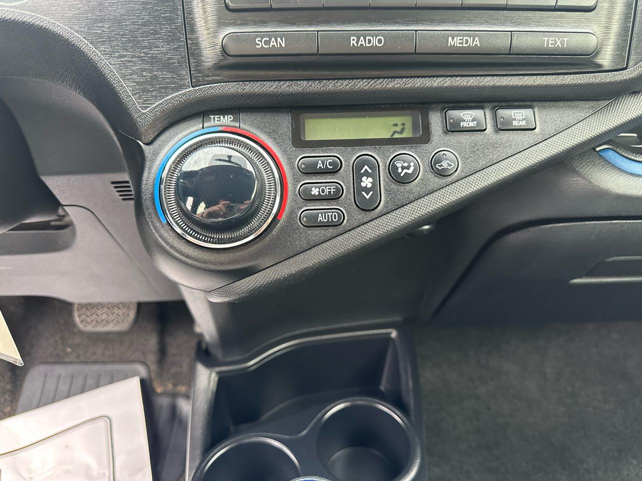 Toyota Prius c 5dr HB Three (Natl) 2013