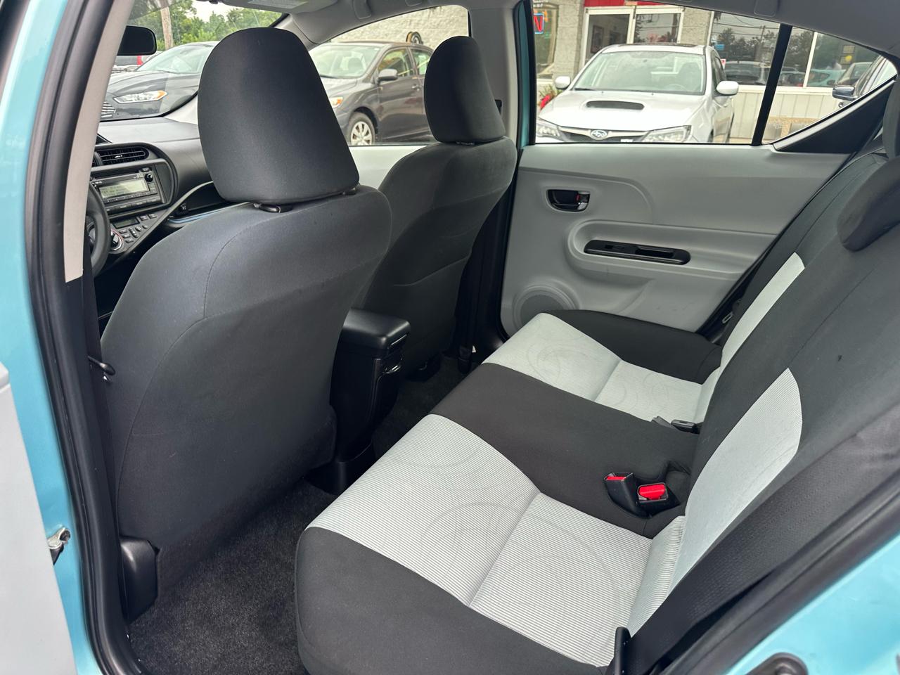 Toyota Prius c 5dr HB Three (Natl) 2013