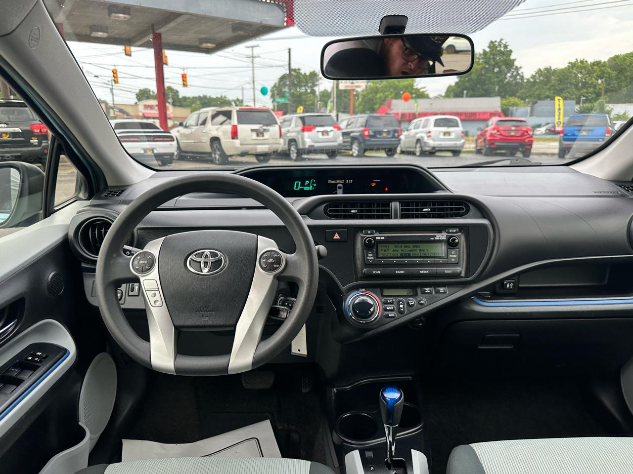 Toyota Prius c 5dr HB Three (Natl) 2013