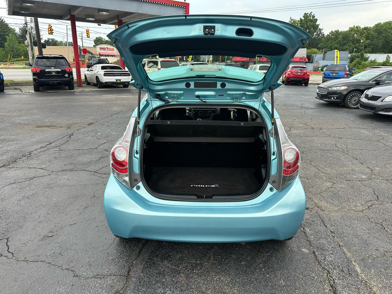 Toyota Prius c 5dr HB Three (Natl) 2013
