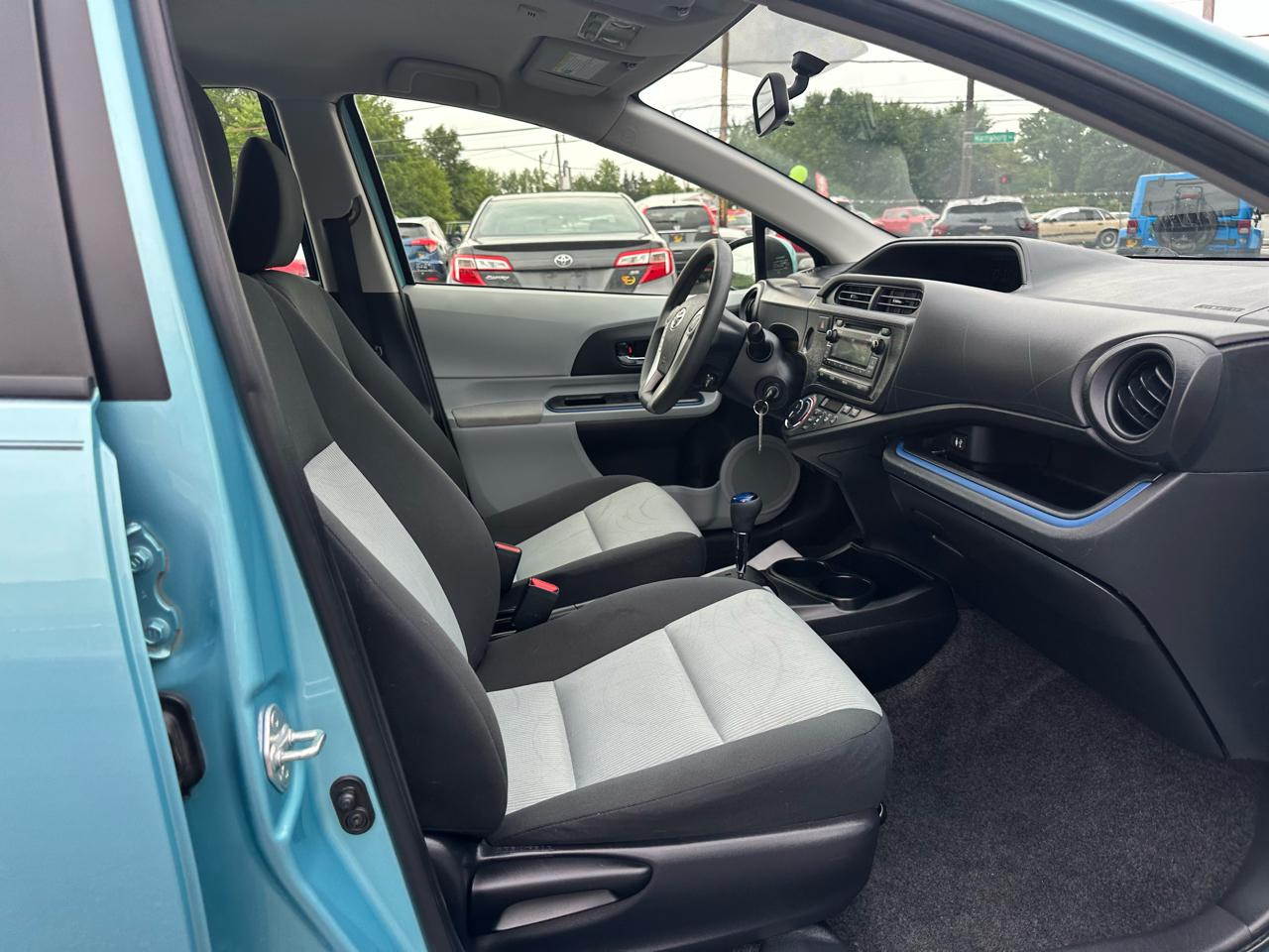 Toyota Prius c 5dr HB Three (Natl) 2013