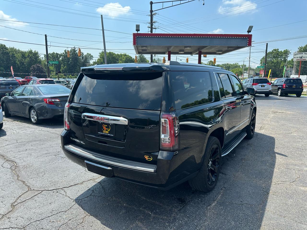 GMC Yukon XL 4WD 4dr Denali 2017
